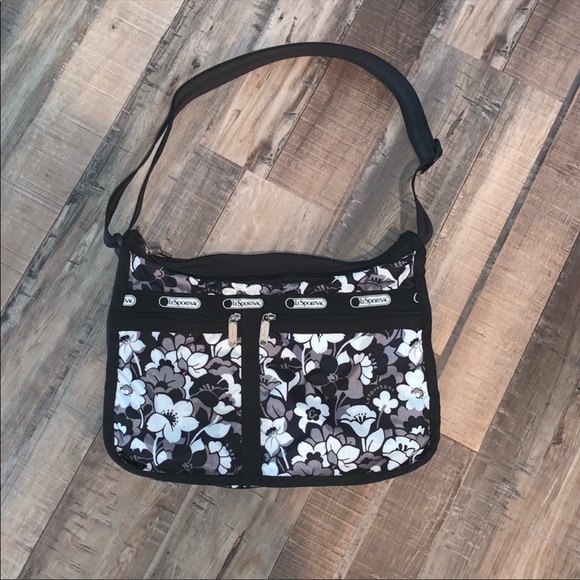 Lesportsac Handbags - LeSportsSac Deluxe Everyday Bag Floral Print